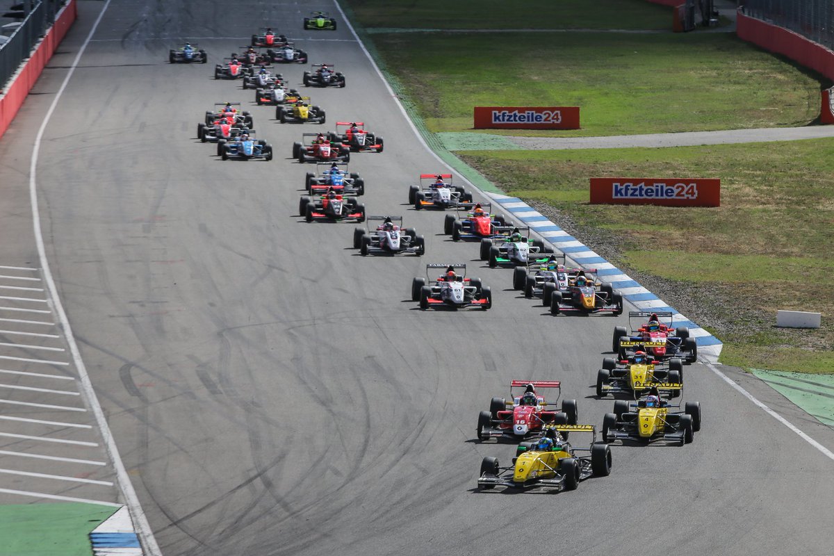 FormulaRapidaEN's tweet photo. Formula Renault NEC series which ran for the last 13 years has shut down with its promoter blaming the 'ill-conceived' plans of the FIA in their efforts to form a ladder to #F1 and other top series: https://t.co/d2qOVJAmgq #FRNEC #FormulaRenault #FormulaNEC @FRNECUP https://t.co/oWc0YATy2h
