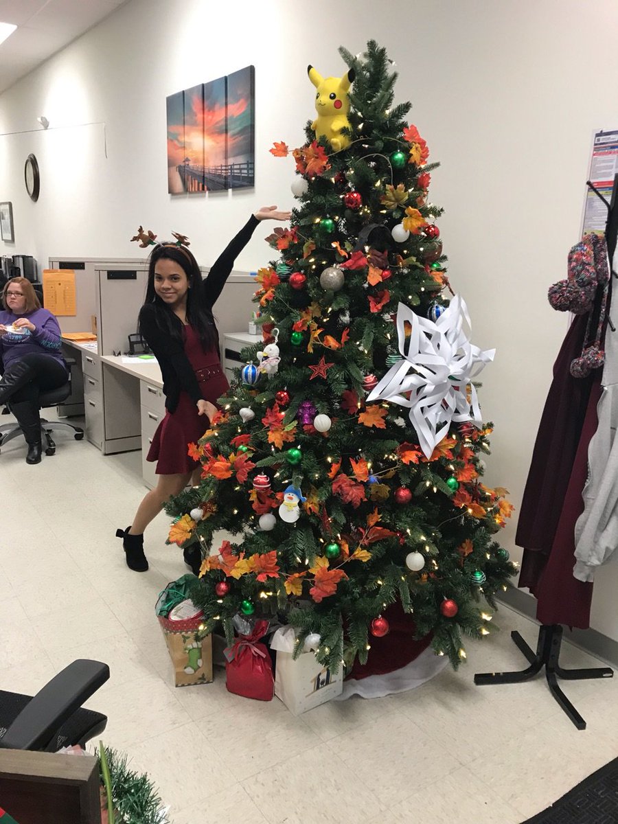GHCM6's tweet photo. #SecretSanta #MerryChristmas #ChristmasEve2018 #WorkParty https://t.co/bJB7LMRM6o