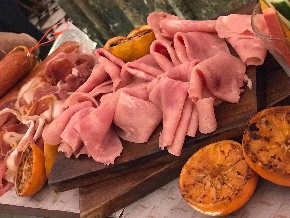 Chefabhishekg's tweet image. Bacon or Ham or Sausages?? What’s your pick??
#christmasmenu #ChristmasEve2018 #coldcut @lovetoeatalways @seriouseats @MamtaOmle @Geiszluci @BeyondMeat @VeryColdMeat @zinghealthyfood @healthy_ish @KitchenSanc2ary @Food52 @savskitchen @fasefoodie