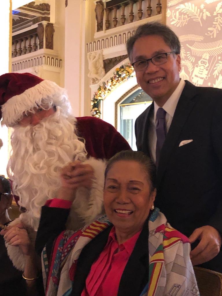 MARoxas's tweet photo. May the holidays bring you the merriest of times with your family and friends (kalimutan muna ang mga diet, sa 2019 na yan) Merry Christmas, everyone! https://t.co/obuAHUeoEX
