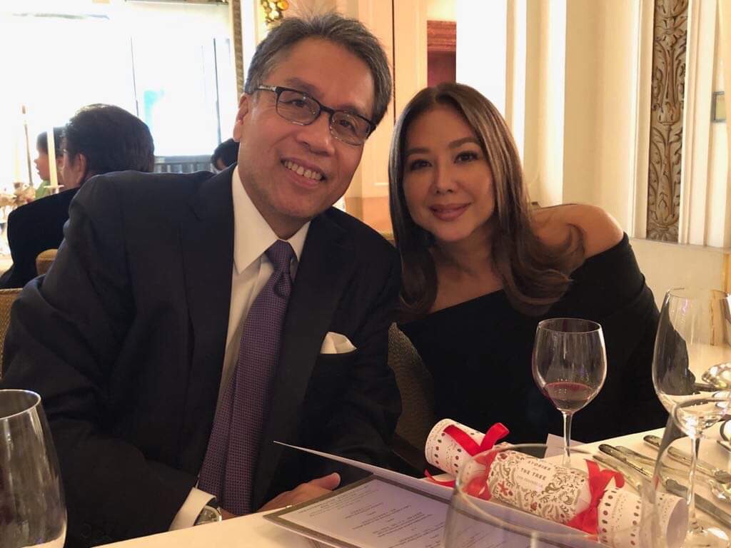 MARoxas's tweet photo. May the holidays bring you the merriest of times with your family and friends (kalimutan muna ang mga diet, sa 2019 na yan) Merry Christmas, everyone! https://t.co/obuAHUeoEX