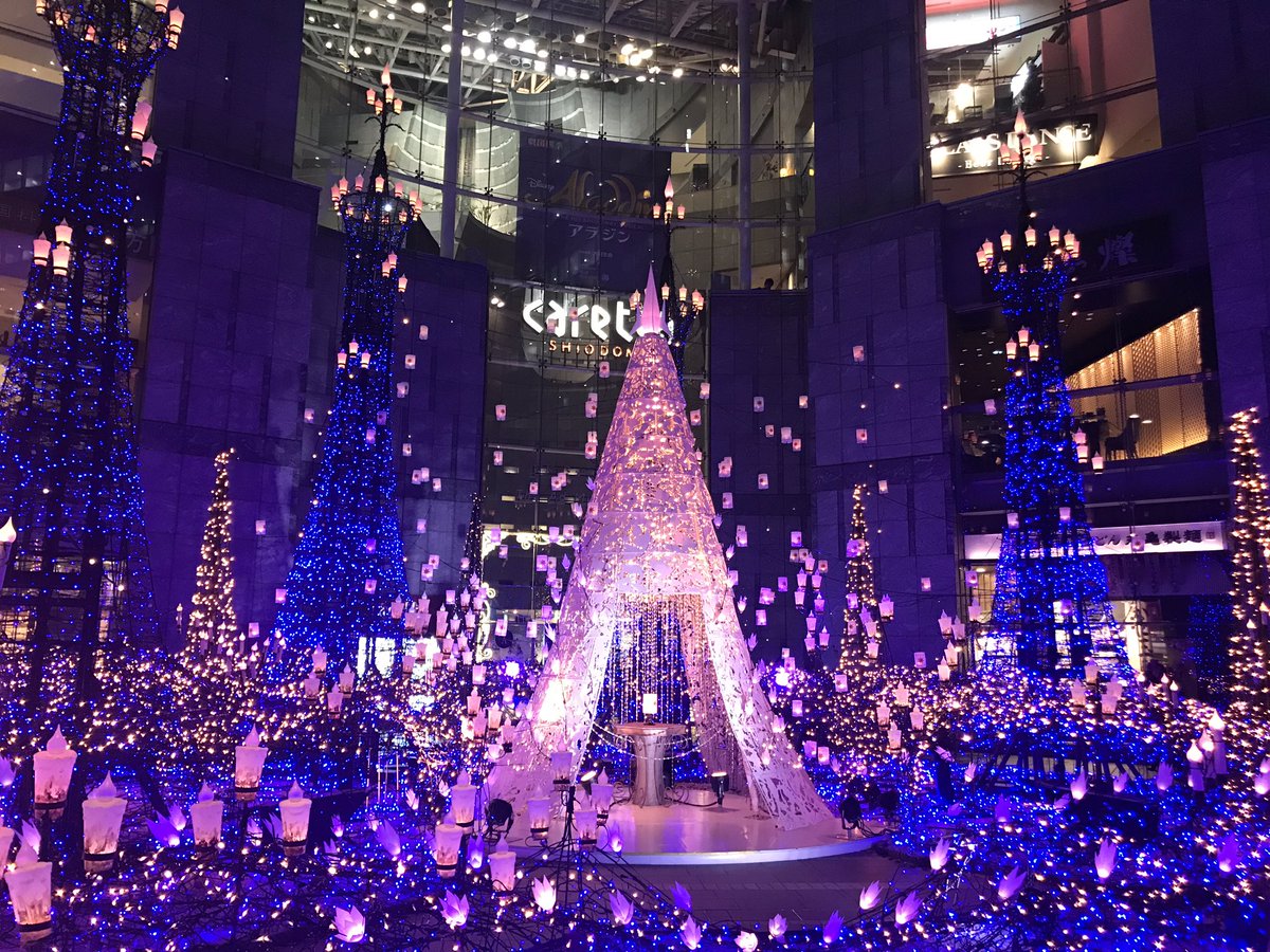 Atsuko メリークリスマス イルミネーション カレッタ汐留イルミネーション18 ディズニーmovienexプリンセスイルミネーション 塔の上のラプンツェル アナと雪の女王 クリスマス