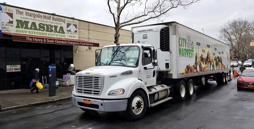 Masbia's tweet photo. #Mayday #Mayday!!
Surprise #FoodRescue #tractortrailor load from @blueapron delivered by @CityHarvest
#VOLUNTEERS NEEDED at Masbia of #Queens in #ForestHills #NYC
Accepting walk-ins all day!
Please share this #Tweet
#volunteer #charity #tzedakah #dogood #Kosher #ChineseMenu https://t.co/eu44xzCL8A