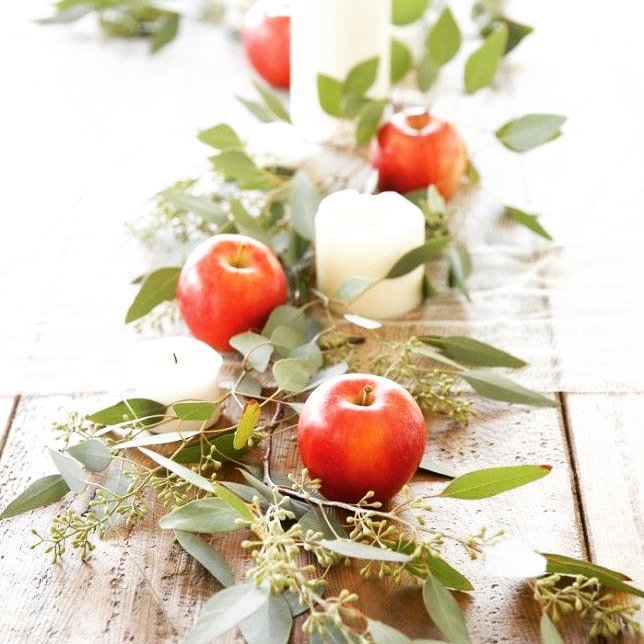 perottiea's tweet photo. Christmas Eve and you are still stuck on your table decor?  Even the simplest of ideas can have a big impact. 
Bright red apples, simple white candles and whatever greenery you like (bay leaves, eucalyptus, fir branches). Have fun, make it yours, and most of all enjoy the day! https://t.co/FUJ5Uxrm9n