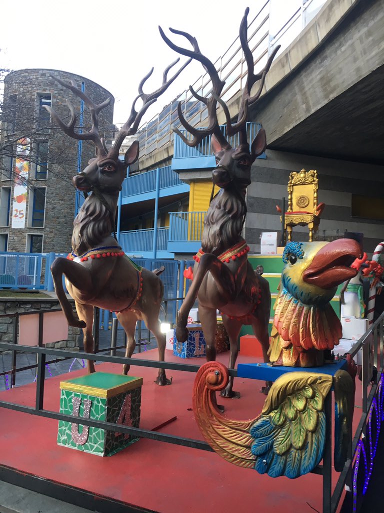 rllobetgar's tweet photo. A punt de començar la cavalcada del Pare Noel per Escaldes-Engordany!!! Esteu tots a punt??? @UPT_EE https://t.co/9w5c9w38KY