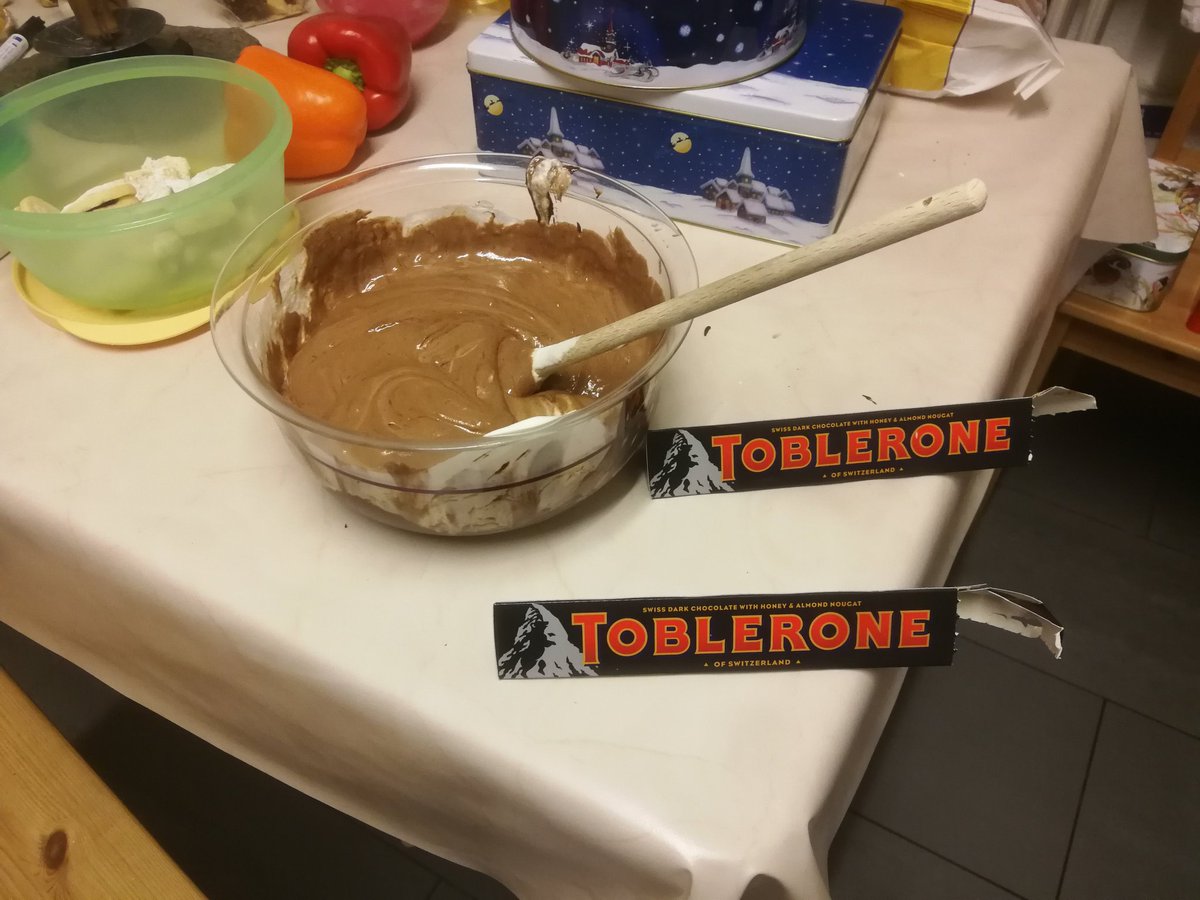 pfhrxli_62's tweet photo. @Toblerone Schoggi Mouse sälber zubereitet und währenddem #levelup vo @ExeCuuuTe und @JEAW__OFFICIAL glosst 🤷♂️🙃 #100pronichtgesund #egaal🤔😂#geilimukke👌 https://t.co/2D4hodVaix