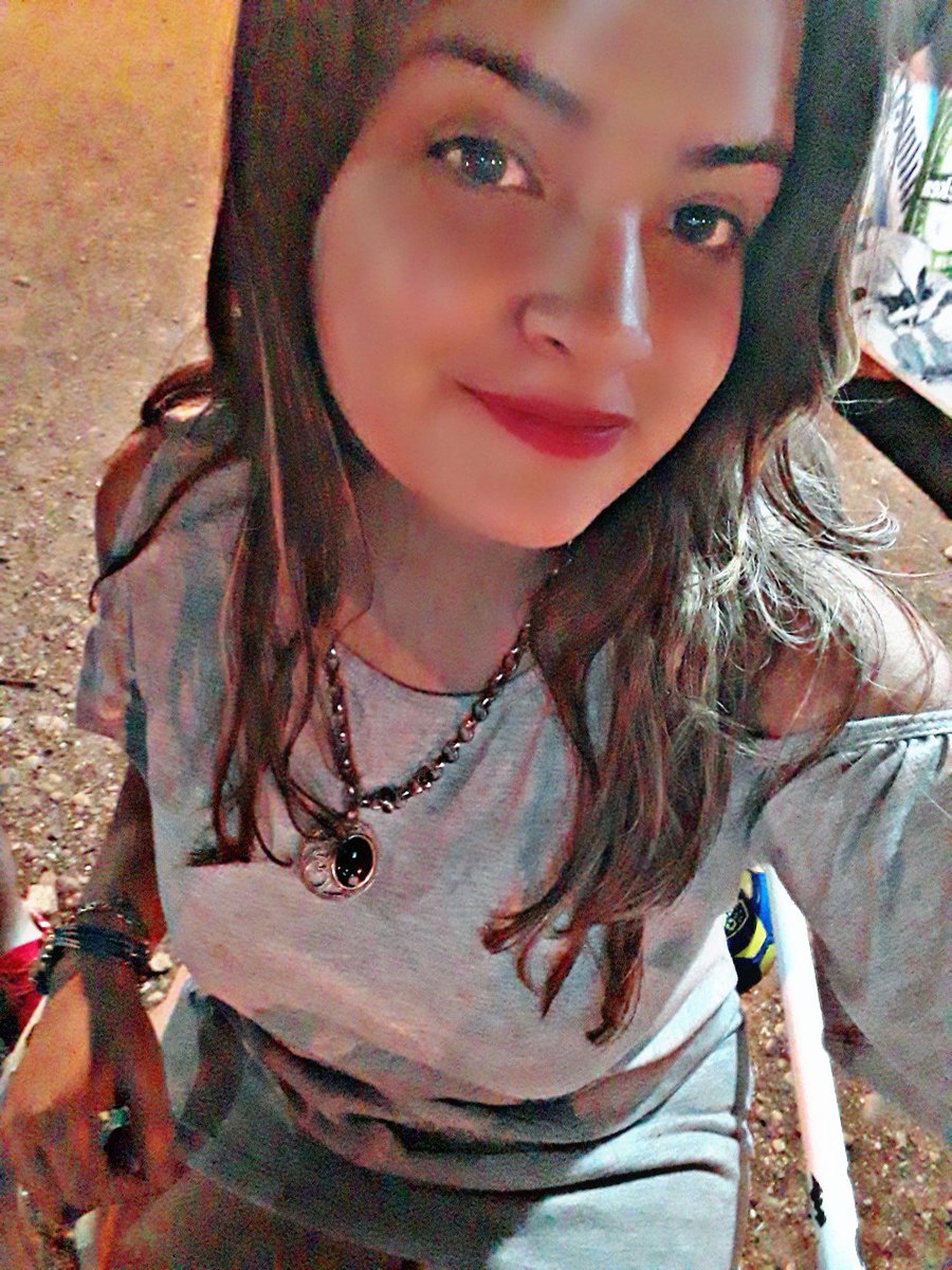 MaiiPiris4's tweet photo. 🖤🖤
#LunesDeGanarSeguidores 
#SIGUEMEYTESIGO 
#FelizNavidad 
#BuenLunes https://t.co/mVTeAUWGAW