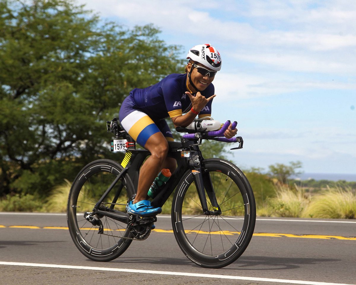 XlabUSA's tweet photo. May your days be aero and bright๐ถand may all your XLAB gear be light๐ถ Happy Holidays from all of us at XLAB. ๐
Thanks for the sweet pic @anikarina
#XLABaction #bikelife #christmasride https://t.co/lW2Z9PUbnF