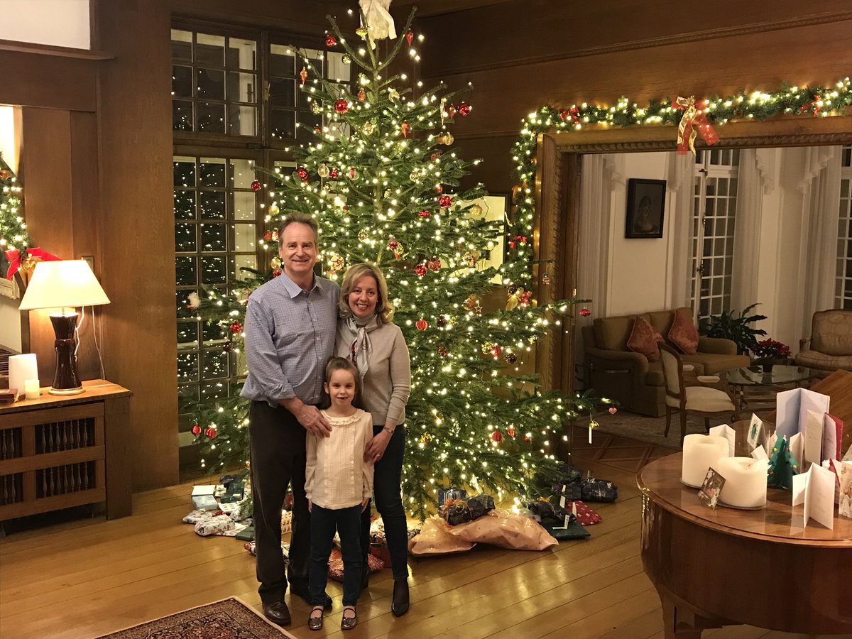From our family to yours, wishing everyone a peaceful and joyous holiday season, and a happy and healthy 2019.  Merry Christmas!  
Joyeux Noel!  Frohe Weihnachten!