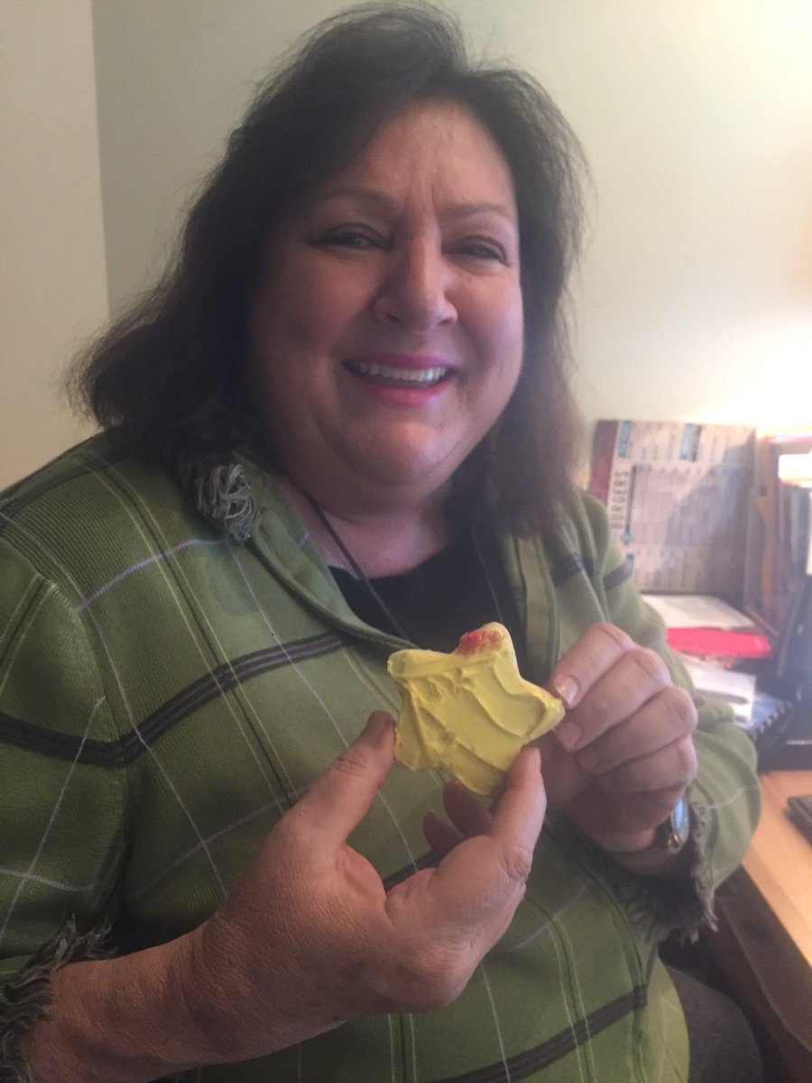 Donna just booked a nice guest for a tour on Wednesday so I brought her a star cookie #spreadingcheer #ChristmasEve #Push4Piedmont #VBELIEVE #vbopc