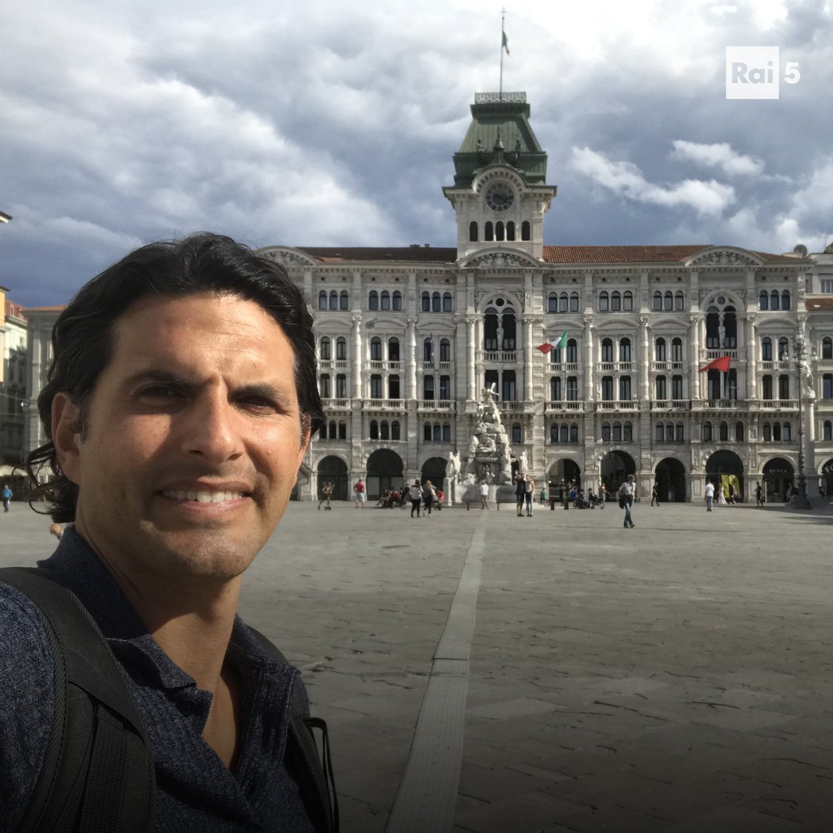 raicinque's tweet photo. Esistono dei luoghi, al di sotto delle nostre città e campagne, capaci di raccontare “dal basso” la storia passata e presente del nostro Paese. 

È il mondo che l’archeologo americano DariusAryaDigs esplora nella 2ª stagione della serie #UnderItaly, in onda da oggi alle 22.10. https://t.co/dFyk5oIHPh