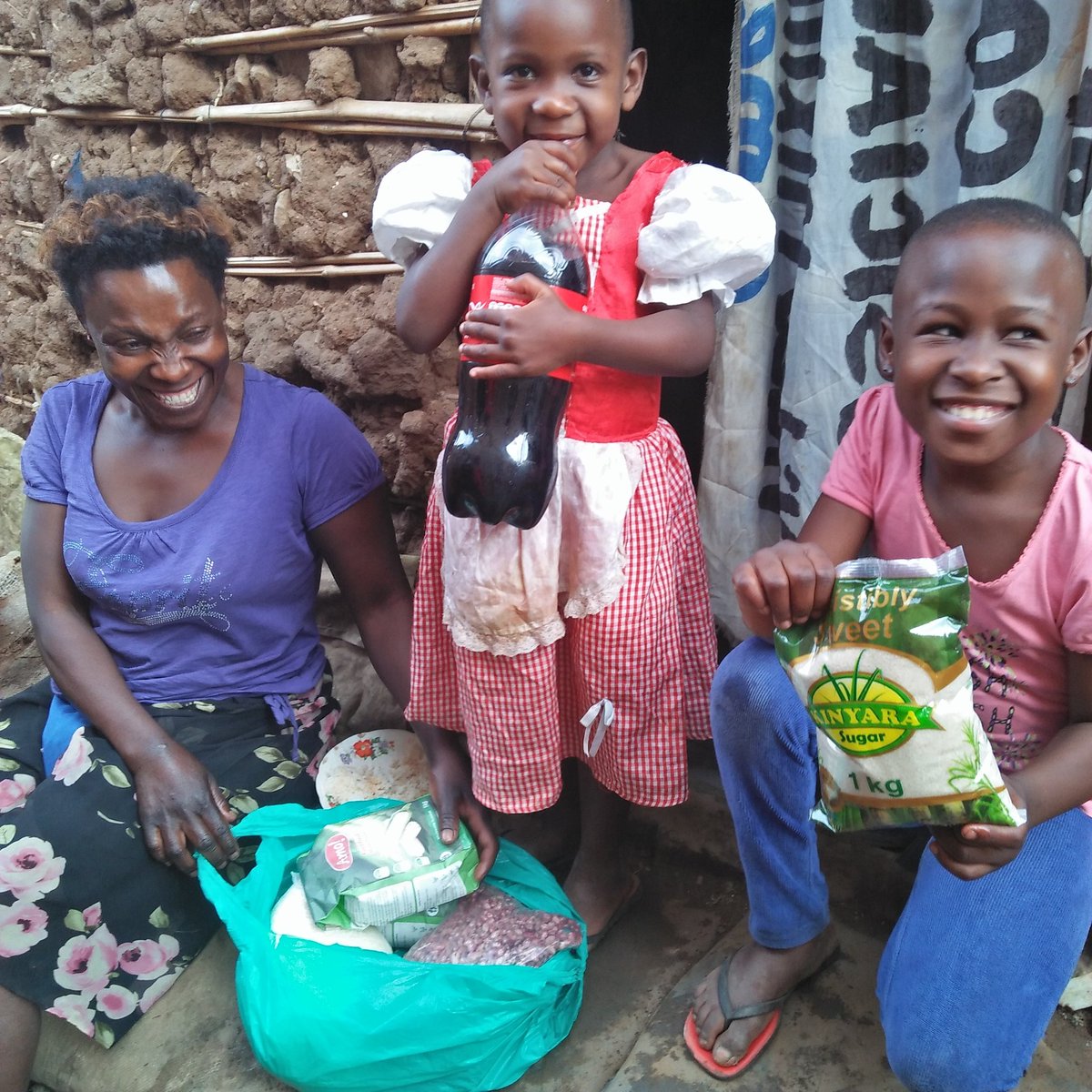 ChildrenUg's tweet photo. #TheChristmasExperience Children hold a special place in our Heart and this Christmas Experience is one of our favorite ways of reaching out to many children and their families in the invisible communities.#LohanaCommunity and #PennyBoldBridals for making this possible https://t.co/VS5pWFkday