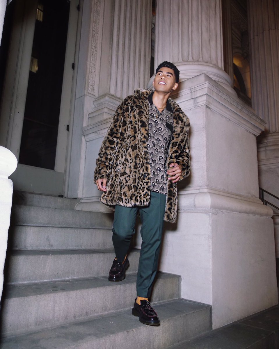 oh_anthonio's tweet photo. Time to get festive! Heading home for three days of Christmas celebrations with the family starting tonight! Oh yeah! ALSO - I just shared some NYE outfit inspo in a 💥NEW BLOG POST💥 so check it out if you’re still not sure what to wear! https://t.co/7g3jhyKIAj https://t.co/TdrfqZuZhC
