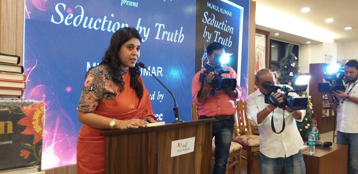 prcpayel's tweet photo. It was an amazing experience moderating the book launch event of #Seductionbytruth with author @writermukul and the much acclaimed and my favourite actor Manoj Bajpayee @BajpayeeManoj at #TitlewavesBookstore #Mumbai on 22nd December. @BloomsburyIndia thanks! https://t.co/H33racqlqP