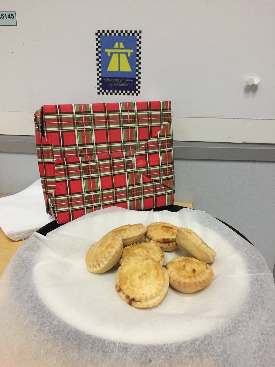 NWmwaypolice's tweet photo. The Control room staff have been well and truly spoilt today.
Breakfast from The Boss and Home made Mince Pies brought in from PC Jones #HT64 @CPTaskforce #Thankyou https://t.co/p7KpxPl2bf
