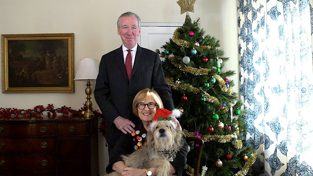 CatholicUniv's tweet photo. Merry Christmas and a Blessed New Year from The Garvey Family. https://t.co/gZg3tnzUW5