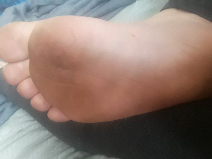 You know the thought of licking these dirty feet clean makes your dick twitch. Now $end. #findom #paypig