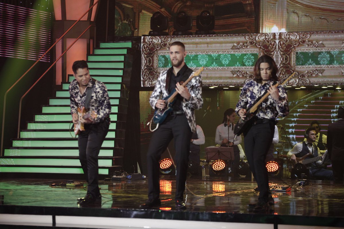 BandaGigante's tweet photo. Compiten en guitarra eléctrica: 

#LaBandaGigante #somoslagranbanda #unabandaquemanda #RTV #RTVComercial https://t.co/hfNlgOy6lW