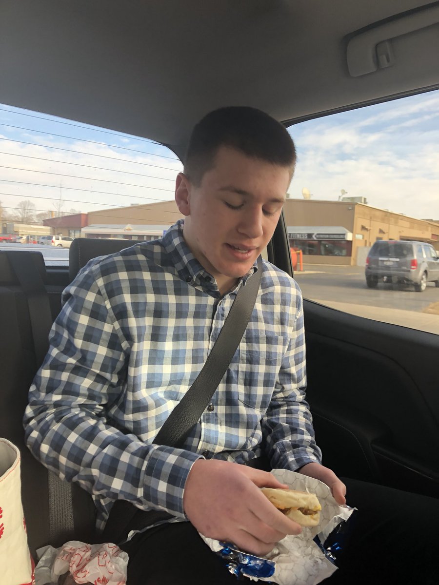 SchweitzerTracy's tweet photo. You know you have growing boys when you have to stop and feed them 1/2 hour into an hour trip! #breakfastnumber2 https://t.co/aZMDDQwOD1