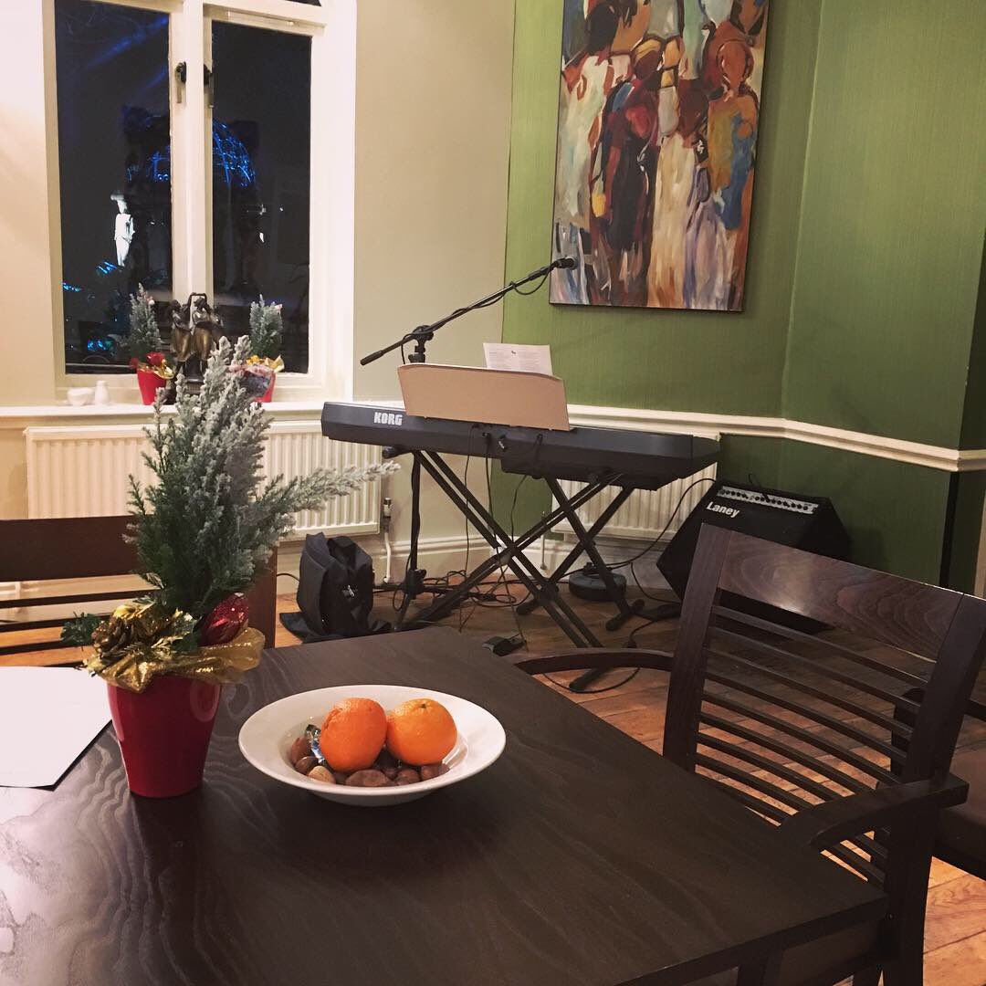 andyclarkpiano's tweet photo. Kicking off the night with carols at @HH_LlyndirHall is genuinely one of the highlights of my year. 

Happy Christmas everyone!⁣ 🙂🎄
⁣
‘For unto us a child is born, unto us a son is given...’ [Isaiah 9:6a]

#piano #pianist #christmas #chester https://t.co/LoTQ4e7fk9