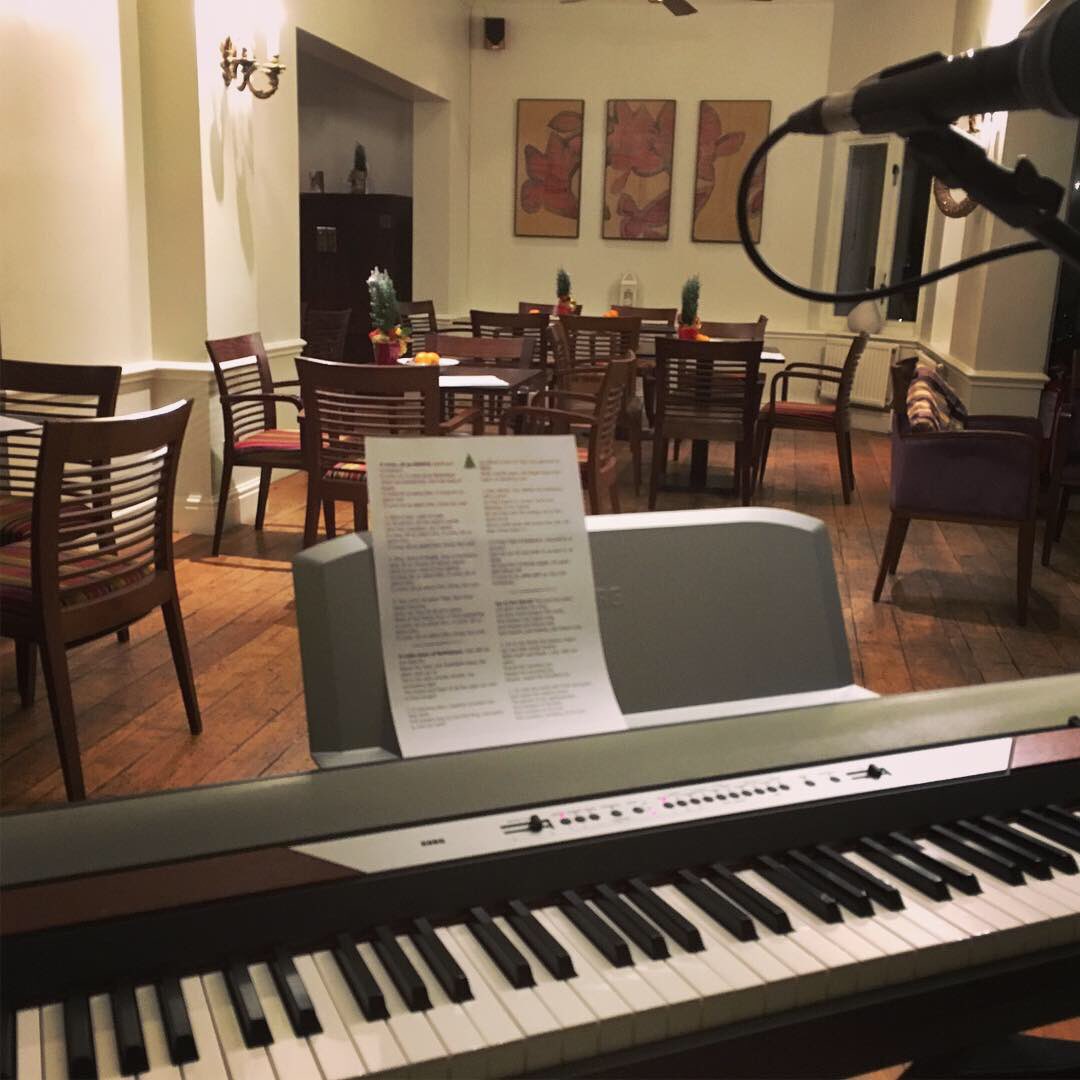 andyclarkpiano's tweet photo. Kicking off the night with carols at @HH_LlyndirHall is genuinely one of the highlights of my year. 

Happy Christmas everyone!⁣ 🙂🎄
⁣
‘For unto us a child is born, unto us a son is given...’ [Isaiah 9:6a]

#piano #pianist #christmas #chester https://t.co/LoTQ4e7fk9