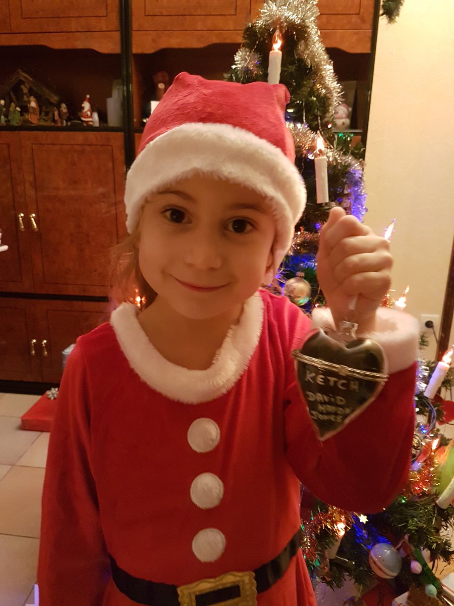 severineBond's tweet photo. For Christmas my daughter and me made christmas balls 
David Haydn-Jones #Ketch #LTTU <3 #ketchmas #KETCHACABRA #DHJ https://t.co/r3qrNSmuDS