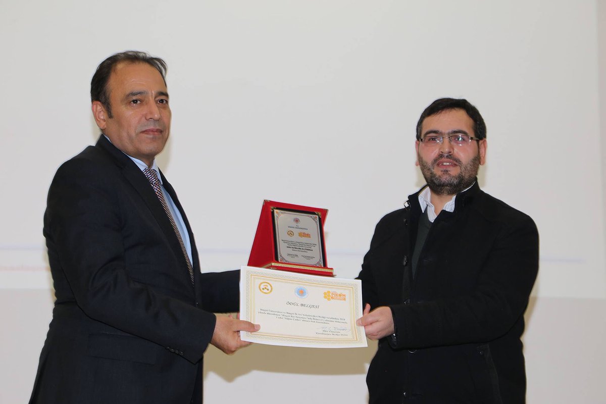 ayuksel12's tweet image. Bingöl Bal Yarışmasında dereceye girenleri tebrik ediyor emeği geçenlere teşekkür ediyorum.  #Çotla  ve #Bingöl #Bal’ının   markalaşması temennisiyle #pikom proje ekiplerine ve arıcılarımıza başarılar diliyorum.