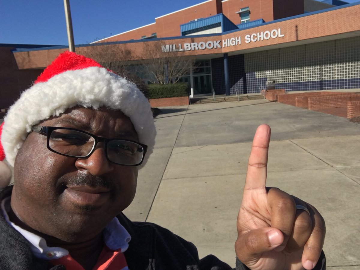 EditPhotoGamer's tweet photo. Visiting my alma mater. This is the place that inspired my career. Still looks the same. Always grateful for this place. #classof96 #millbrookhigh https://t.co/CwVC3D0P6s