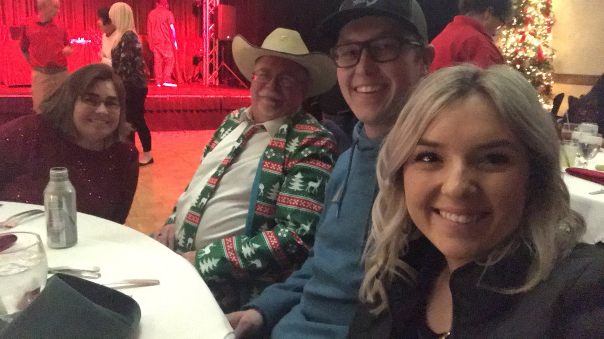MeederHannah's tweet photo. I sure am thankful for these people ❤️❤️ https://t.co/AywXsLVZgw