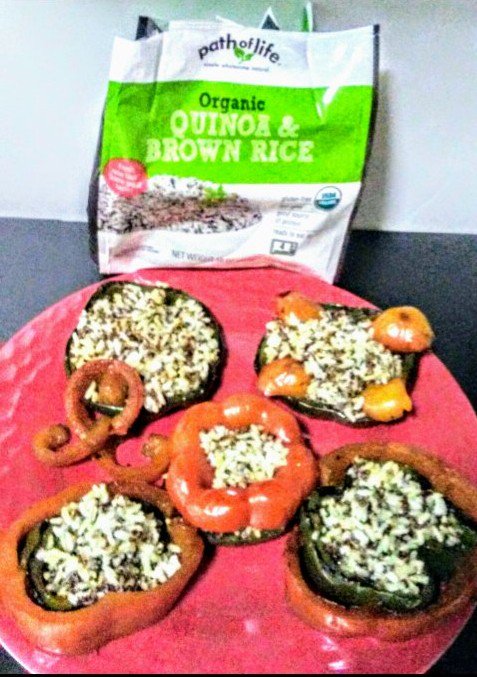 OurFlipSideLife's tweet image. We made these delicious Stuffed Pepper Wreath appetizers for #ChristmasEve #ChristmasEve2018 using @PathofLifeBrand Quinoa and Brown Rice!  It's both delicious and nutritious, easy to make and so very versatile! 🎅#EatPathofLife