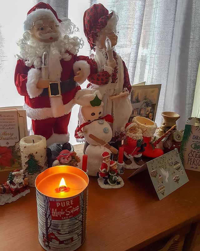 IdiotNest's tweet photo. Finally getting into the Christmas Spirit thanks to my first real day off in a month and a half! Shout out to the delicious Maple Syrup candle we've got burning! https://t.co/lurABVinJe https://t.co/jTILOkSva7