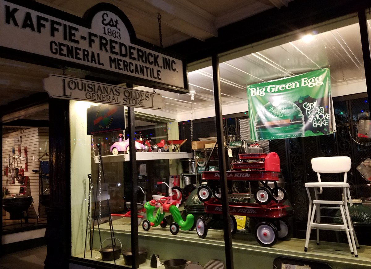 NORAMRoadTrips's tweet image. How often can one see a #redwagon in a #displaywindow these days? Here's one in the Kaffie-Frederick #GeneralMercantile window in @NatchTourism when we visited for the #Natchitoches #ChristmasFestival. #2018NORAMRoadtrips #Christmas  #mercantile #onlylouisiana #december2018