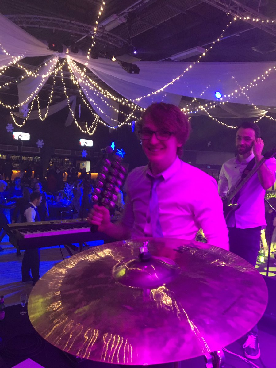 IlluminatesBand's tweet photo. Merry Christmas!!!! 🎄🎄🎄 #Christmas #Xmas #liveband #livemusic #singer #drummer #guitarist #pianist #bassist #jinglebells https://t.co/UUtKewm9Yh