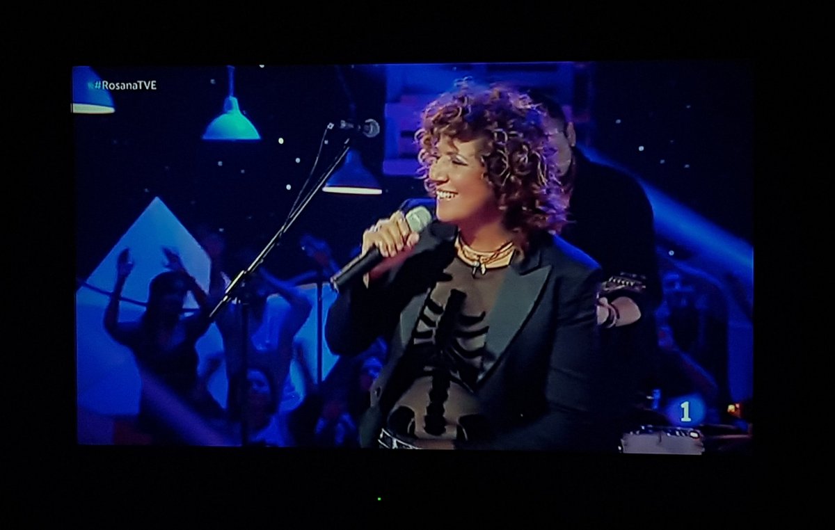PatriDarias's tweet photo. ¿Regalo de Papa Noel o Reina Maga? ❤ @RosanaOficial

#RosanaTVE #Rosana #Nochebuena #FelizNavidad @tve_tve https://t.co/nfPus8wgLq