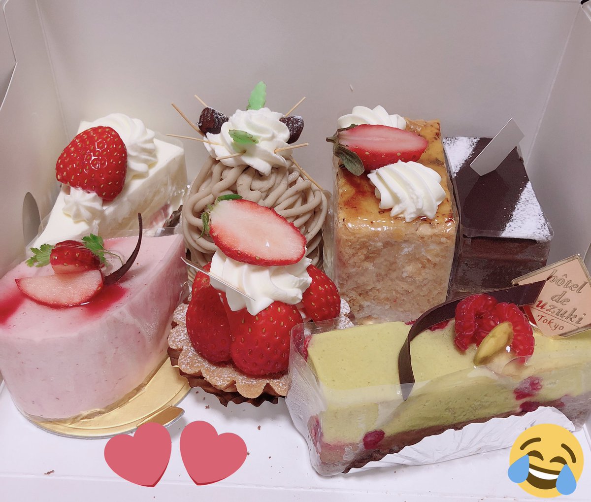 冬紫 Pa Twitter 今年のクリスマスケーキはホールケーキを買うか小さいケーキを買うか話し合った挙句食べたいものを好きなだけ買う事になったのでこの数になりました笑 Merry Christmas