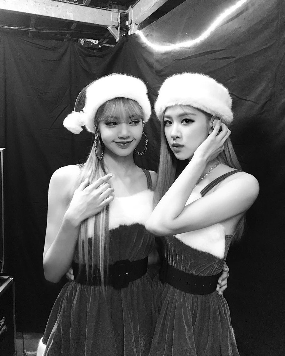 챙스타그램 뜻밖의 쁘💜
Merry x-mas🎁
instagram.com/p/BryaTixH15F/…
#블랙핑크 #리사 #로제 #BLACKPINK #LISA #ROSÉ
