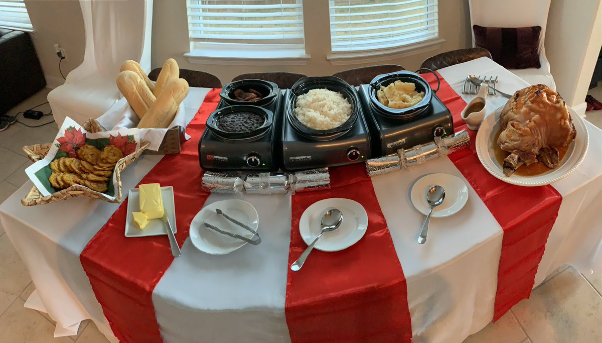 AchillesXC2's tweet photo. Imma let you finish but Cuban Noche Buena is the best Christmas meal of all time! #Facts #PleaseAtMe #PernilOverEverything https://t.co/0mQM1fuyH9