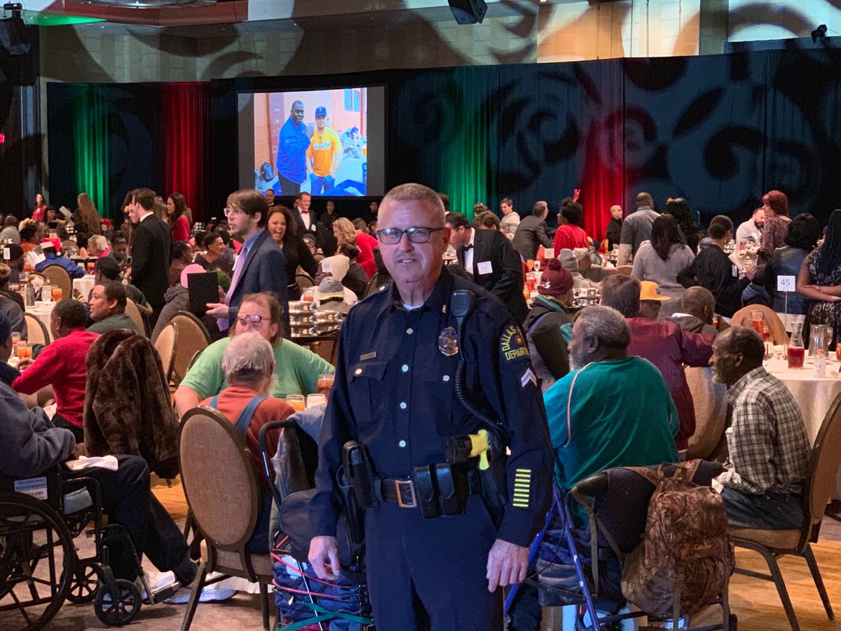 DPDReserves's tweet photo. Annual ⁦@SoupMobile⁩ Christmas at the Omni Event hosting 500 homeless persons for Christmas Eve Banquet and a warm bed for the night. TY to our ⁦@DPDReserves⁩ officers who are working to make sure our guests enjoy their time. ⁦@DallasPD⁩ ⁦@ChiefHallDPD⁩ https://t.co/tgYdqaEbE5