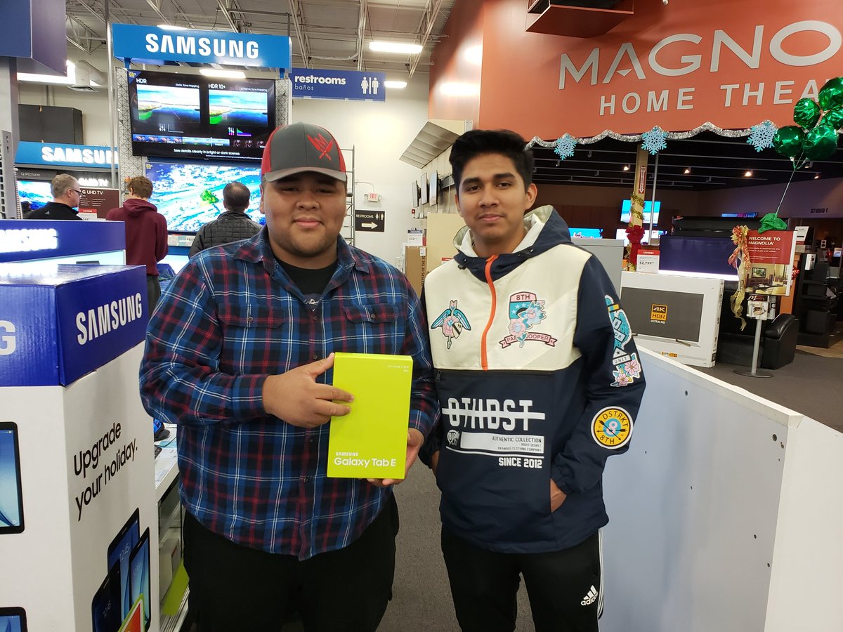 SalShalash's tweet photo. I enjoy coming to BestBuy because of what we do here as a team.
Switching from a Pixel 2 Device to Galaxy #Note9 and selling the last Tab E!!!! This is a successful team and a great way to end the holiday season!
#FSMHolidayFunSales
@Krivs14 @jim_eldredge https://t.co/6vN6s9Hqv1