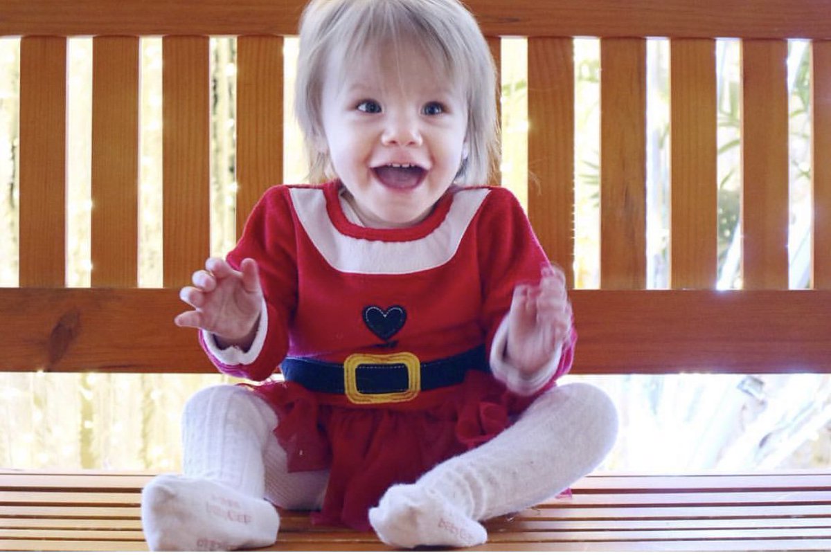 The face you make when it's finally Christmas Eve! Just a few more hours until Ol' Saint Nick slides down the chimney with lots of toys and goodies on his sleigh. 📷 : @squishstine #glowbarrie #christmasglow bit.ly/2DJ1x95