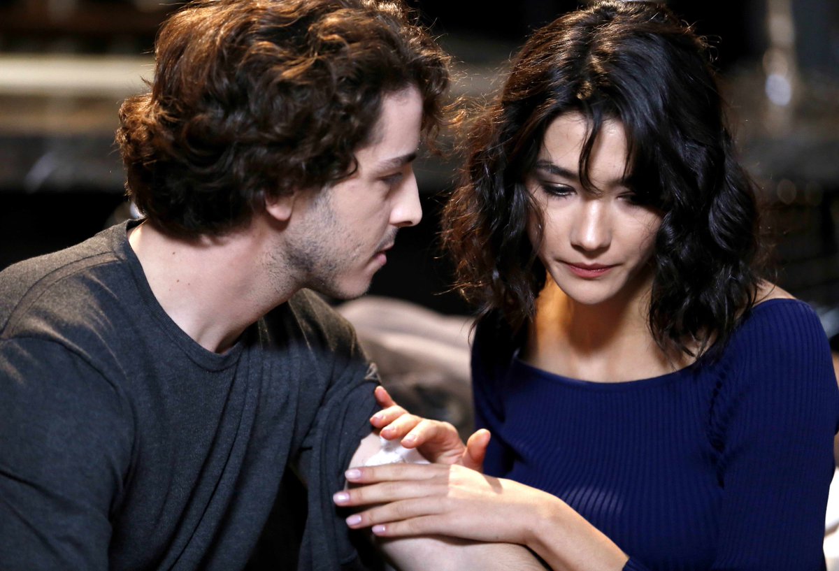 Ev halkı şaşkın, aşk bacayı sarıyor. #ŞahinTepesi'nin son bölümünde neler yaşandı? <a href="/sahintepesidizi/">Şahin Tepesi Dizi</a> noluyo.tv/haber/79383/sa…