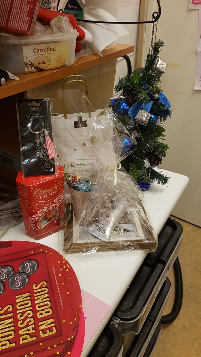 Joyeux noël de l’équipe de Coquelles 🎀🍾😘 #hunkemoller #hunkemollerfun <a href="/S_Lalanne/">Stéphane Lalanne</a> <a href="/Sophieducloy/">Ducloy</a> @Melaniepgnr <a href="/Frammery6/">Frammery</a>