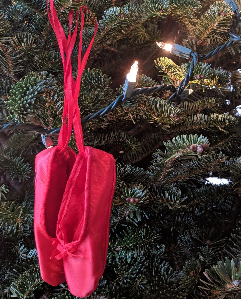 EasternCTBallet's tweet image. Wishing you a wonderful holiday season filled with the #joy of #dance! #happyholidays