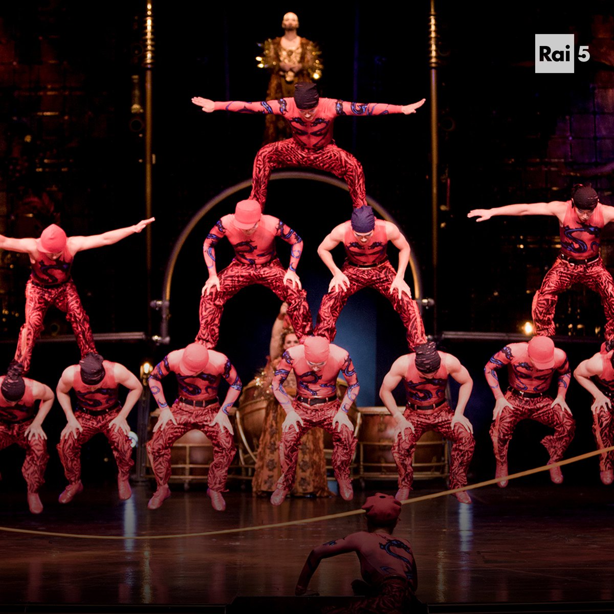 raicinque's tweet photo. Stasera alle 21.15 appuntamento con lo spettacolo del @Cirque du Soleil #Dralion, : Oriente ed Occidente si incontrano in questo show, la cui première risale al 1999, e dove la tradizione circense cinese si coniuga a quella del circo contemporaneo di matrice occidentale. https://t.co/TzptWSXbA8