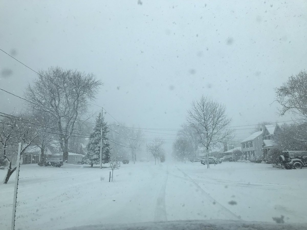 Dug_Brooks's tweet photo. Christmas Eve snow in Hamburg, NY! https://t.co/knX2mzD14F