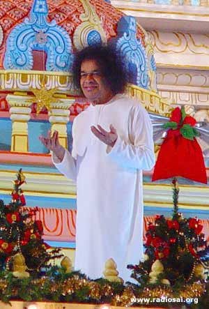 ssssoindia's tweet image. #SSSSOIndia #MerryChristmas 
To love God is to be His Messenger.
To be loved by God is to be a son of God. 
The final state is to be one with God. #IAndMyFatherAreONE #WEAREALLONE