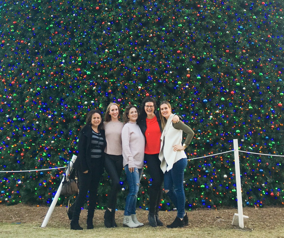 DoctorGena's tweet photo. Merry Christmas to all with love from our team! #merrychristmas https://t.co/Dgffp1T1N1