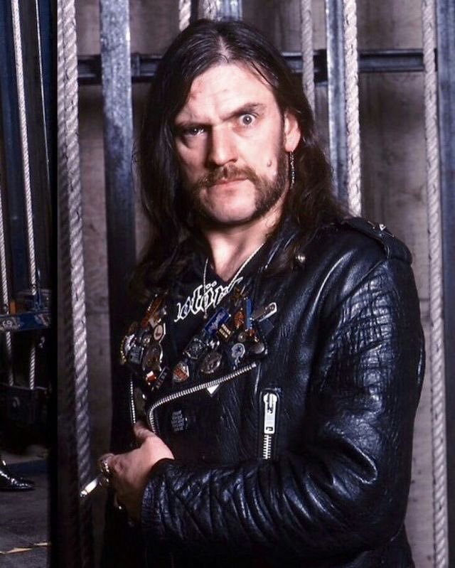Há 73 anos: nascia o Vocalista/Baixista e líder do Motörhead, Mr. Lemmy Kilmister

Happy Birthday Lemmy!!   