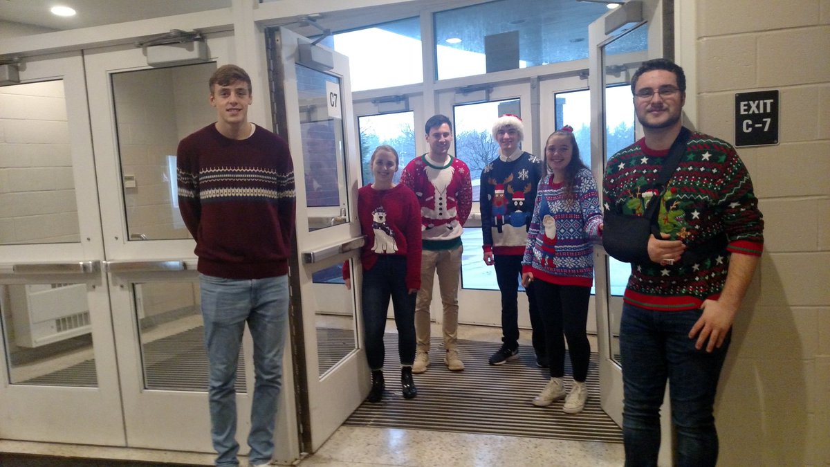 BtownHS142's tweet photo. Our Senior Citizens were greeted, entertained, and served by the best students ever! Our guests were so grateful for the wonderful morning that was provided by our Art Department, Music Department, and Student Council!  #OrioleKindnessandHospitality https://t.co/wMkoOs4Gda