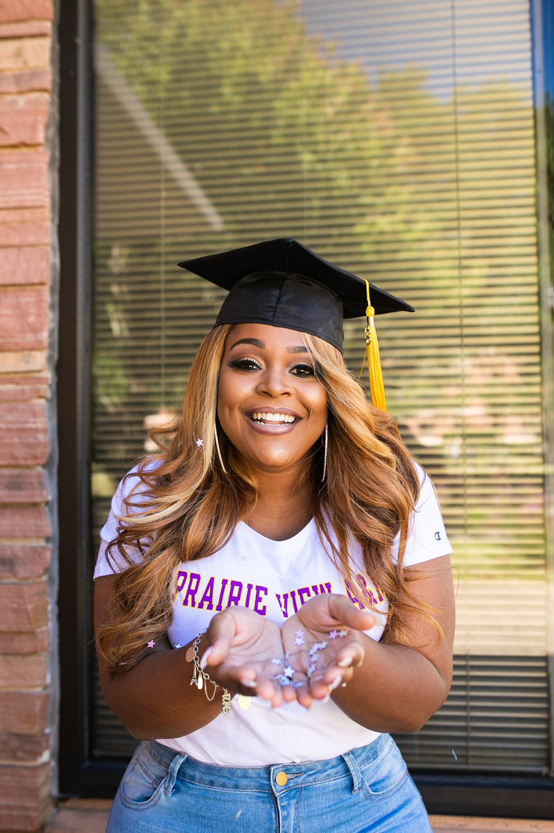 laterryanrandle's tweet photo. Best Christmas Gift I could ever give myself! && Plus this is the closest Iโm getting to snow in Texas lol ๐ I have been an alumni officially for a week ! couldnโt be happier
#laterryanshairboutique #merrychristmas #cdixonphotos #gradszn #SheDontKnowHowToAct https://t.co/onRLuiHqfp